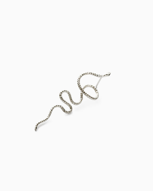 Sarah Vankaster Jewelry boucle d'oreille Ananta unique serpent en argent faite à la main à Bruxelles