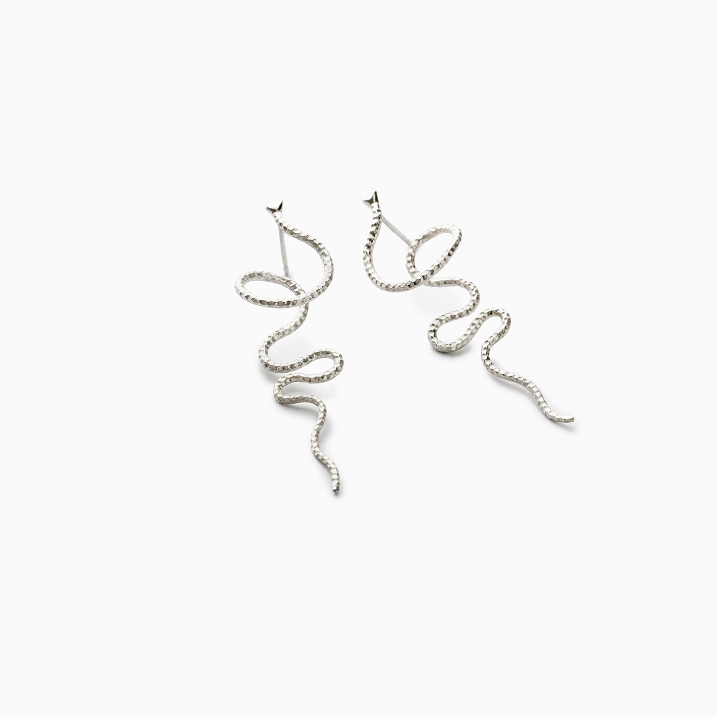 SARAH-VANKASTER-JEWELRY-Boucles-d-oreilles-serpent-fait-main-argent-snake-earrings