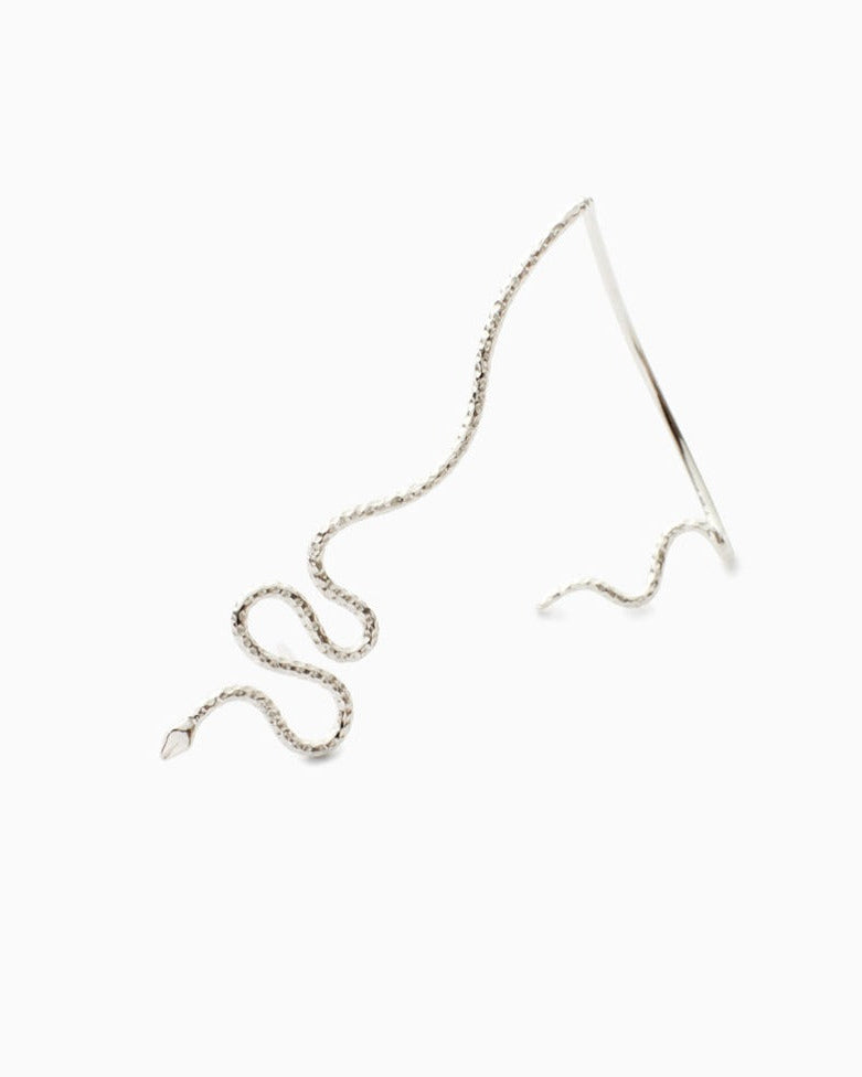 Single Chai Earring in Silver, packshot Sarah Vankaster Handmade Jewelry, serpent Collection