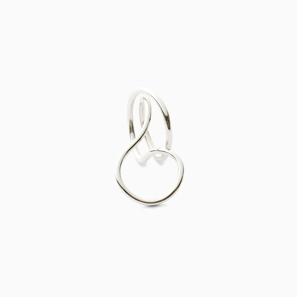 Ring Damona in Silver packshot, Sarah Vankaster Jewelry Flow Collection