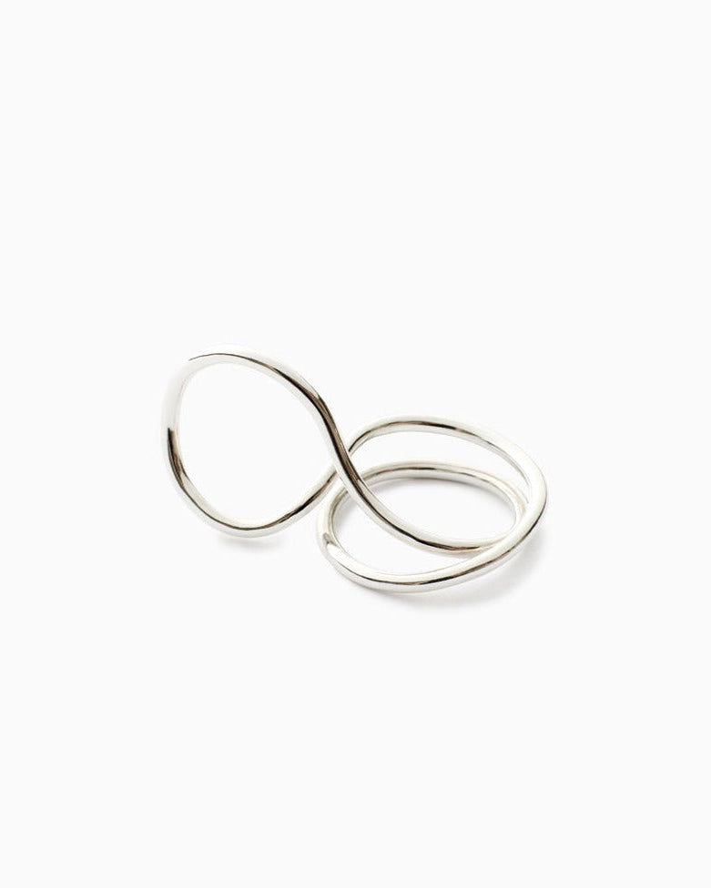 Ring Damona in Silver packshot, Sarah Vankaster Jewelry Flow Collection
