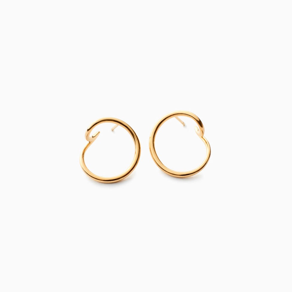 Kota Earrings In Vermeil, Packshot, Sarah Vankaster Handmade Jewelry, Flow Collection