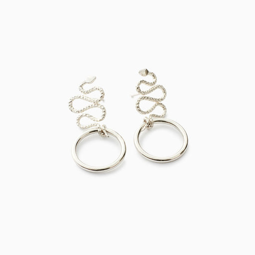 ayida earrinngs in silver, packshot for sarah vankaster jewelry, from serpent collection 