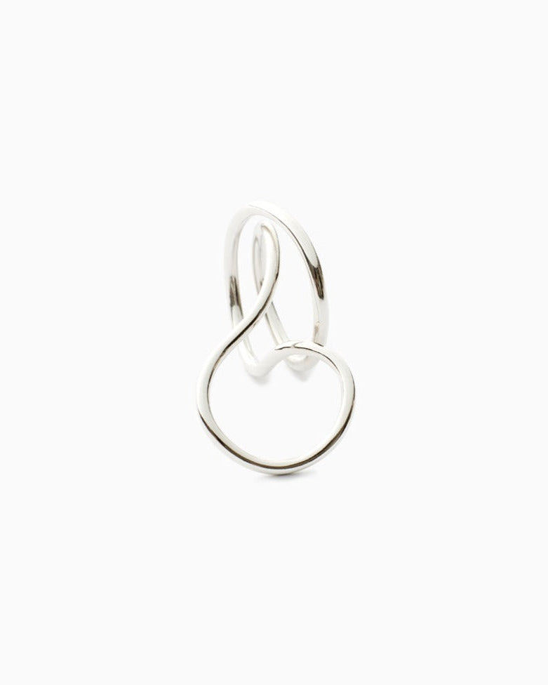 Ring Damona in Silver packshot, Sarah Vankaster Jewelry Flow Collection 