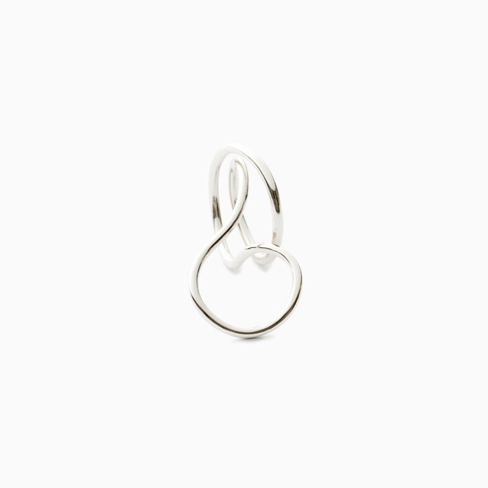 Ring Damona in Silver packshot, Sarah Vankaster Jewelry Flow Collection 