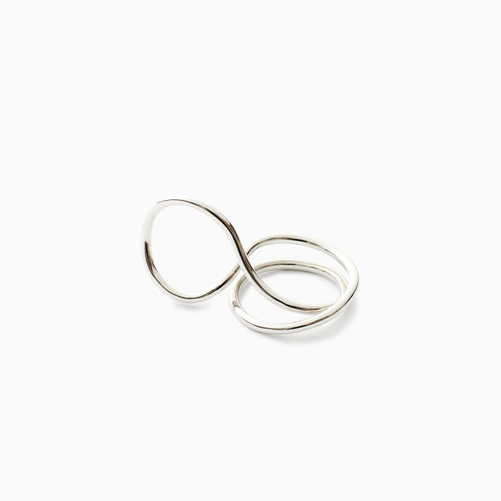 Ring Damona in Silver packshot, Sarah Vankaster Jewelry Flow Collection