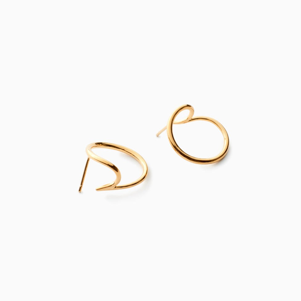 Kota Earrings In Vermeil, Packshot, Sarah Vankaster Handmade Jewelry, Flow Collection