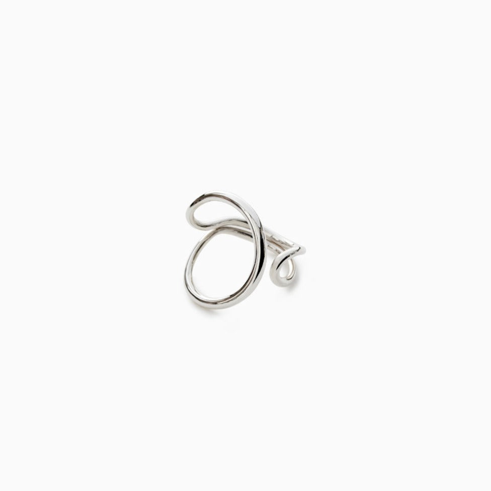 Kota ring in Silver, Packshot, Sarah Vankaster Handmade Jewelry, Flow Collection