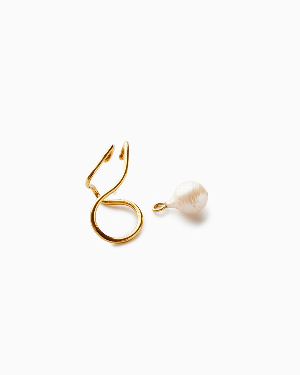 Sarah Vankaster Jewelry, Makara, boucle d'oreille unique avec perle, collection flow, fait à la main