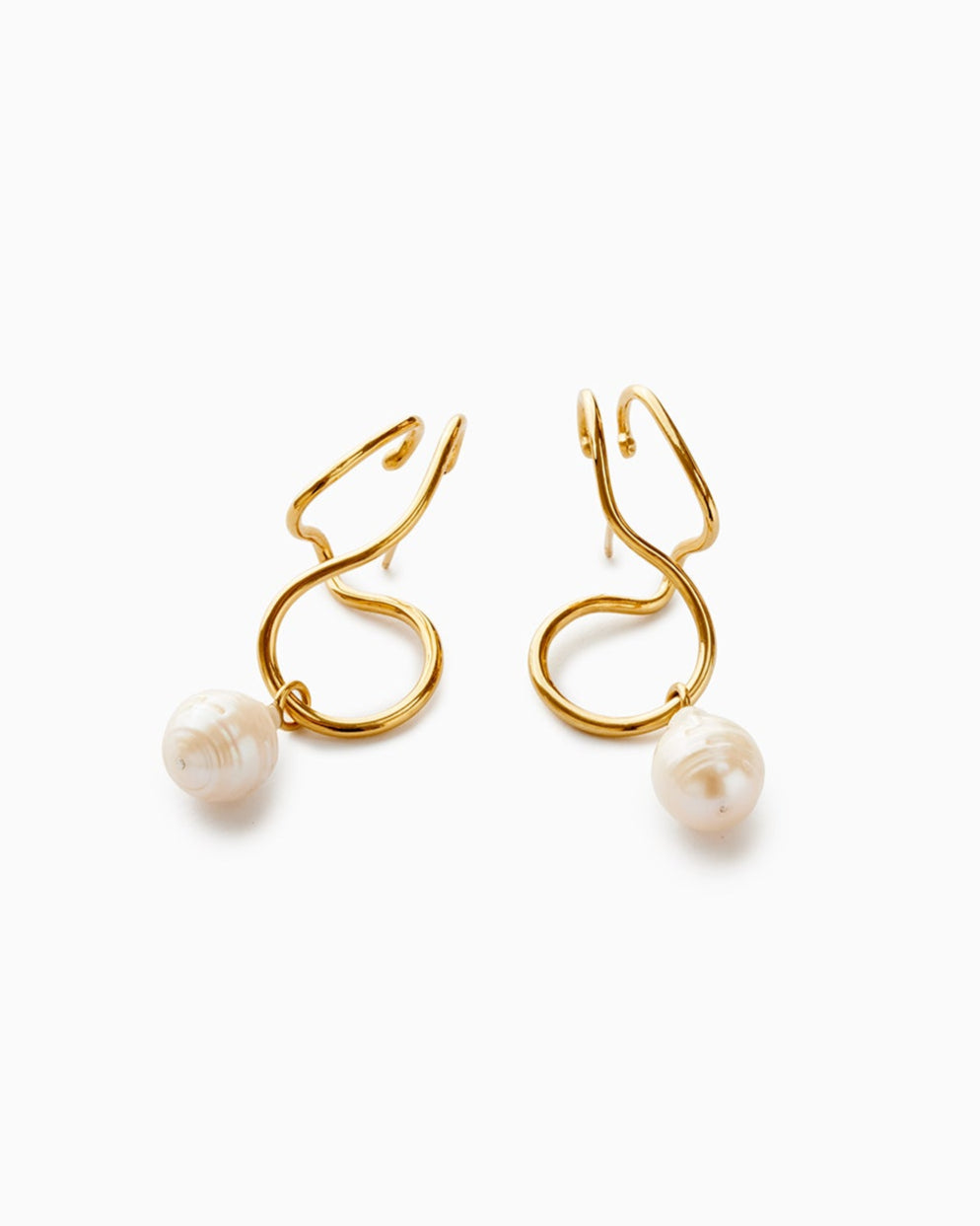 Sarah Vankaster Jewelry, Makara paire de boucles d'oreilles avec perles en vermeil, collection flow, fait à la main