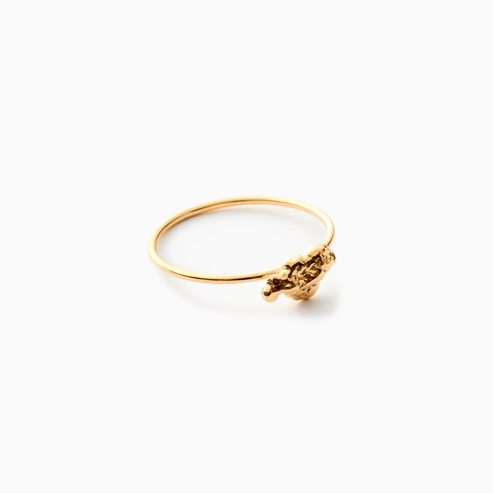 Mini Pepite Ring in vermeil, packshot, Sarah Vankaster Handmade Jewelry, Erosion Collection