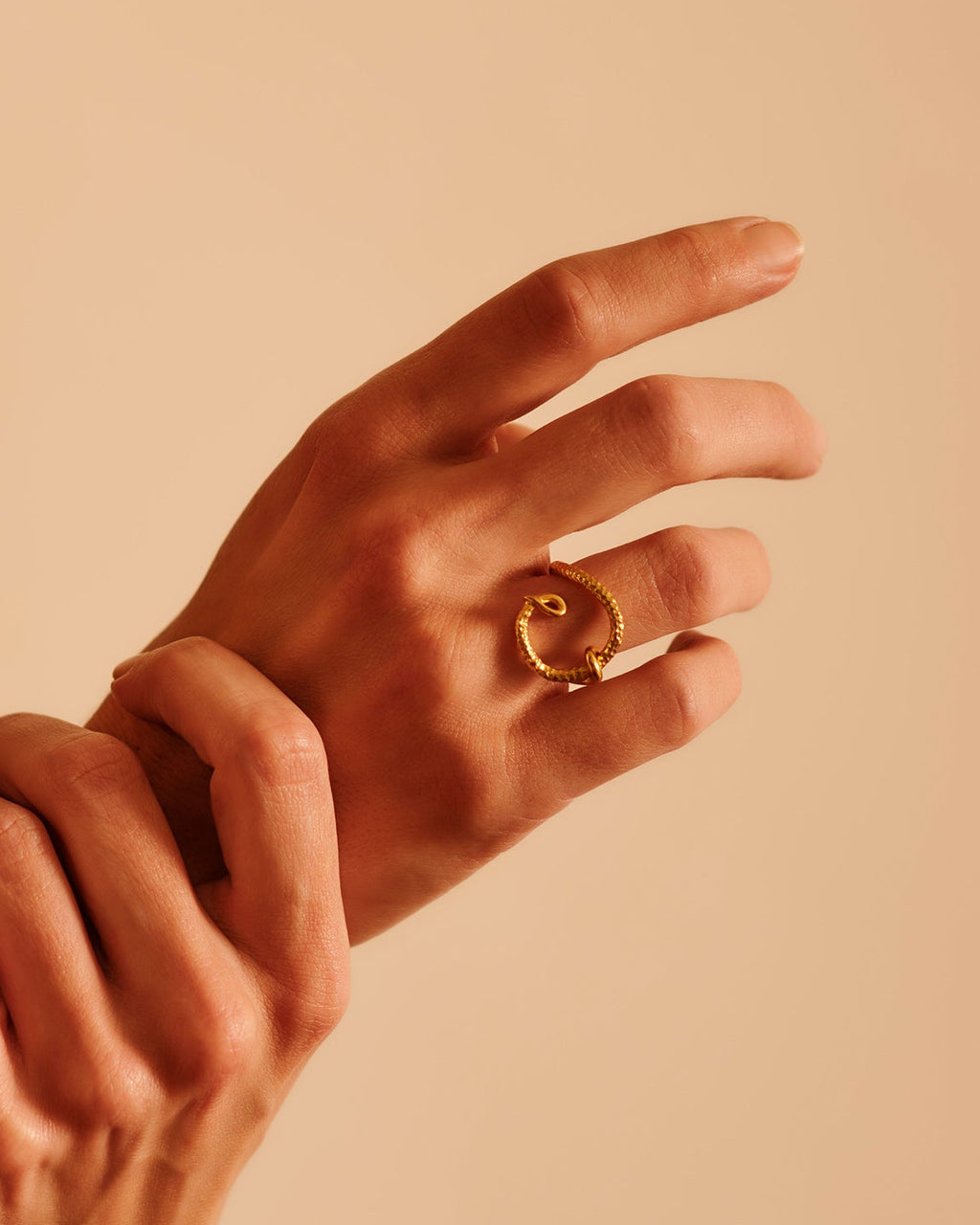 Sarah Vankaster Jewelry, Wata, portée, bague en vermeil, fait à la main