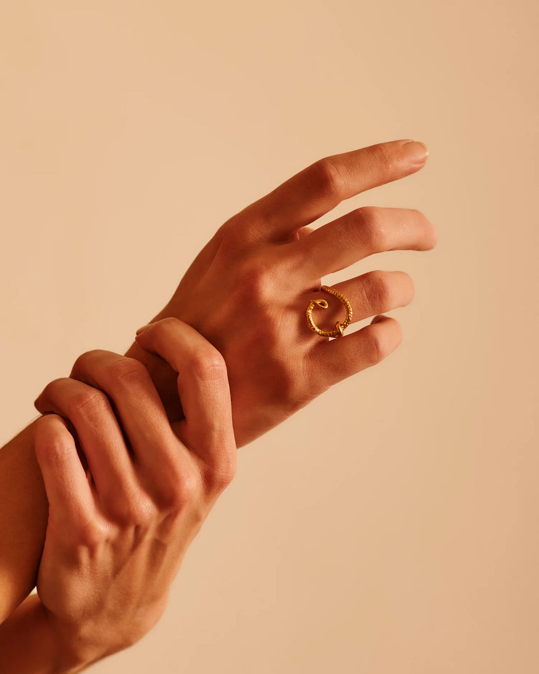 Sarah Vankaster Jewelry, Wata, portée, bague en vermeil, fait à la main